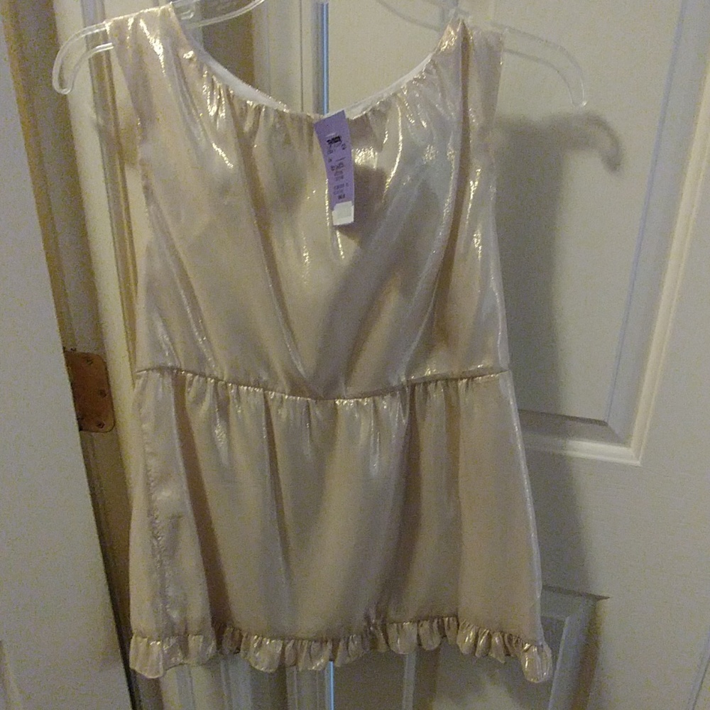 Alisha Levine light gold top size small